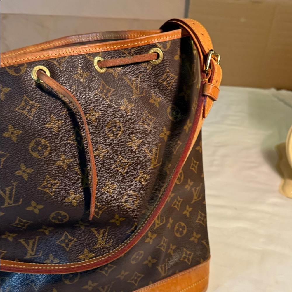 Louis Vuitton Brown Monogram Shoulder Bag - Picture 4 of 6